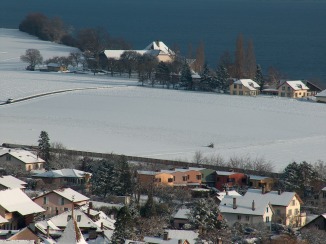 Vue loigne sur l'Abbaye de Bevaix